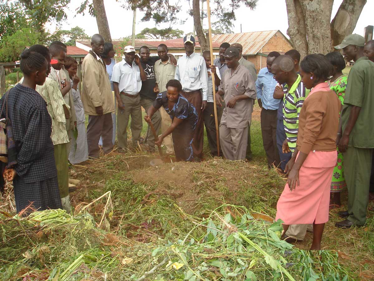 Farmers prepare compost at a training at the Manor House Agricultural Center in Kenya. Copyright: MHAC