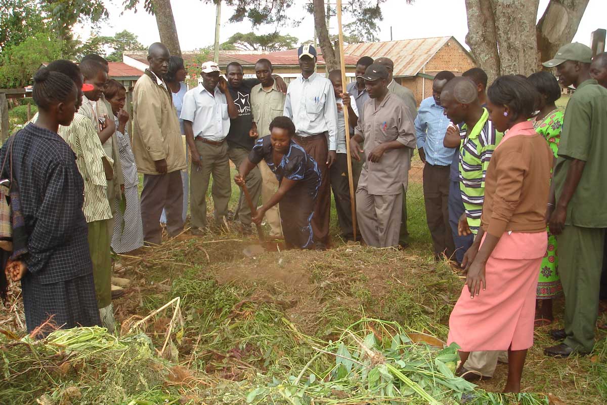 Image: Farmers prepare compost