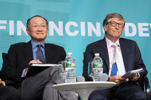 Bill & Melinda Gates Foundation Co-Chair Bill Gates and World Bank Group President Jim Yong Kim at the 2016 World Bank / IMF Spring Meetings. Credit: Simone D. McCourtie / World Bank